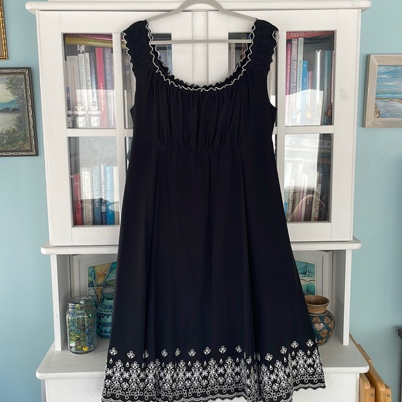 Tahari Dresses & Skirts - Beautiful dress!!